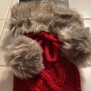 NWT Red UGG Wine Bottle Gift Holder with Faux Fur Trim